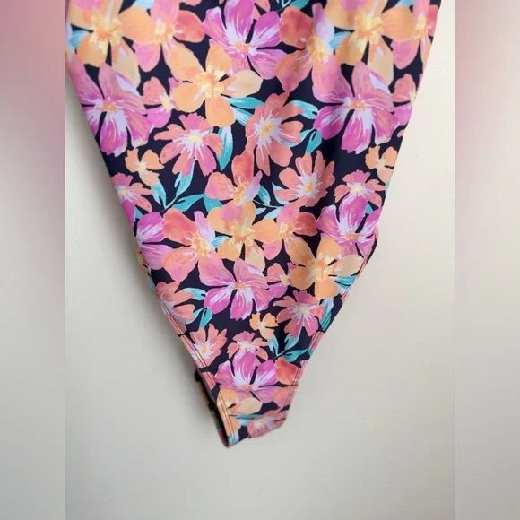 NWT Cupshe Saint Tropez Swimsuit (M) - Picture 6 of 9